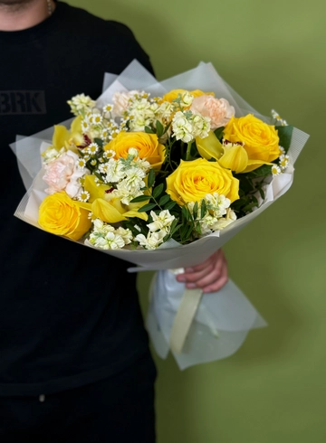 Сборный букет &laquo;Солнечный день&raquo; от интернет-магазина цветов в 