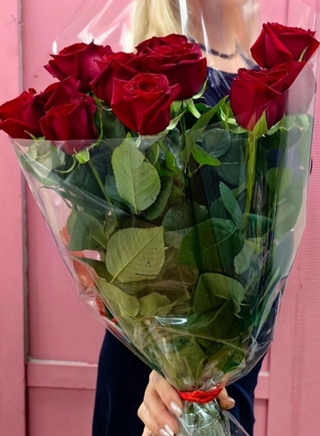 Классика 11 роз в слюдеи от интернет-магазина цветов в 