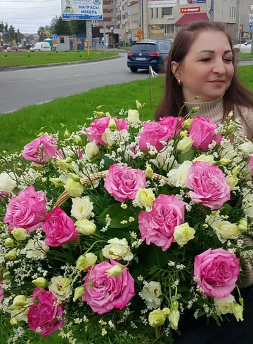 Корзина Пионовидные розы + эустомы  от интернет-магазина цветов в 