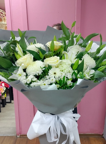 Сборный букет гигант  от интернет-магазина цветов в 