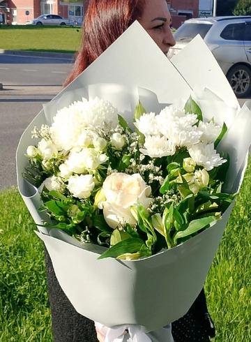 Сборный букет от интернет-магазина цветов в 