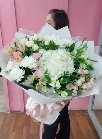 Нежный букет от интернет-магазина цветов в 