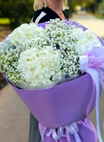 3 гортензии с гипсофилой  от интернет-магазина цветов в 