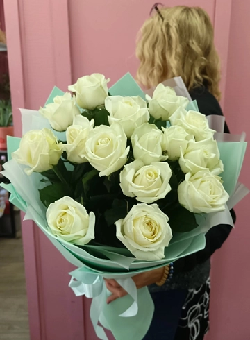 15 белых роз от интернет-магазина цветов в 