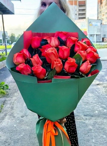 19 оранжевых роз с оформлением  от интернет-магазина цветов в 