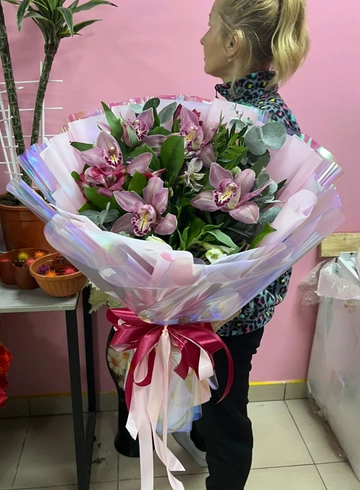 Букет с орзидеям  от интернет-магазина цветов в 