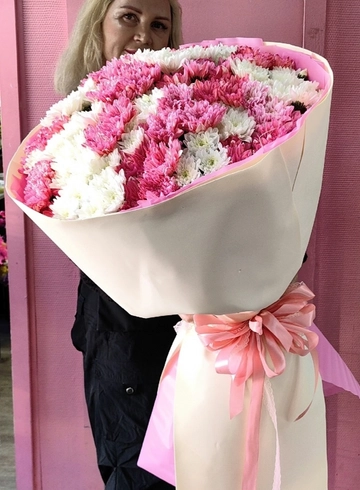 25 хризантемы в гранд оформлении  от интернет-магазина цветов в 