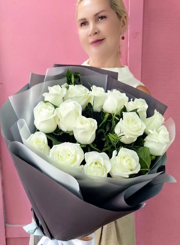 15 белых розт, сорт аваланш от интернет-магазина цветов в 