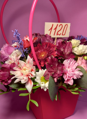 Комплимент в сумочке в красном цвете  от интернет-магазина цветов в 