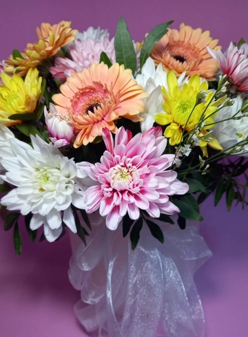 Герберы в шляпной коробке от интернет-магазина цветов в 