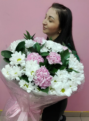 Букет лианиусы и ромашки  от интернет-магазина цветов в 