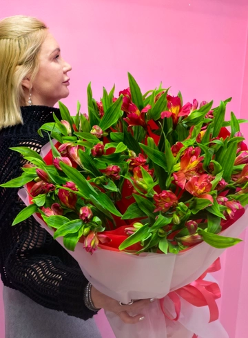 11 красных альстромерий  от интернет-магазина цветов в 